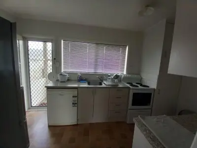 Phòng Ngủ Chính Rộng Rãi – Northcote, Auckland